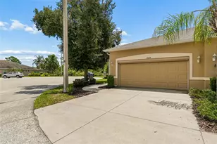 2304 Oakley Green Dr, Sun City Center, FL 33573 - Photo 5