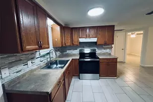 5323 Satsuma Dr, Zephyrhills, FL 33542 - Photo 13