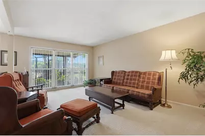 6811 Twelve Oaks Boulevard, Tampa, FL 33624 - Photo 9