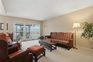 6811 Twelve Oaks Blvd, Tampa, FL 33624 - Photo 9