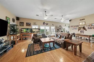 36304 Tomkow Ln, Dade City, FL 33523 - Photo 9