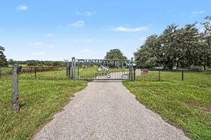 36304 Tomkow Ln, Dade City, FL 33523 - Photo 5