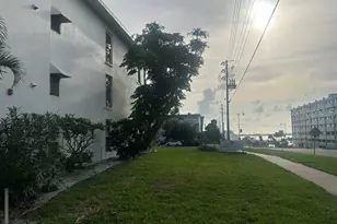 2944 W Bay Dr, Belleair Bluffs, FL 33770 - Photo 3