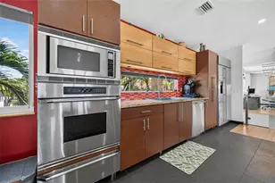 113 7th St E, Saint Petersburg, FL 33715 - Photo 15