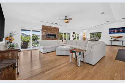 113 7th Street E, Saint Petersburg, FL 33715 - Photo 3