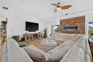 113 7th St E, Saint Petersburg, FL 33715 - Photo 13