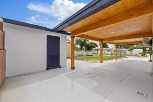 5824 N Thatcher Ave, Tampa, FL 33614 - Photo 9