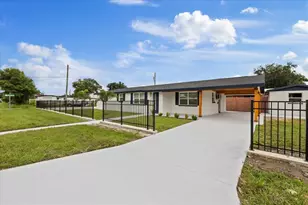 5824 N Thatcher Ave, Tampa, FL 33614 - Photo 1
