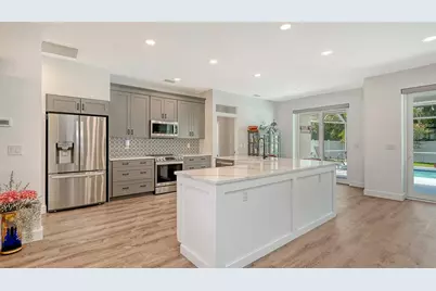 5101 Sunnydale Circle N, Sarasota, FL 34233 - Photo 3