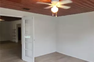 1402 Maluhia Dr, Tampa, FL 33612 - Photo 15