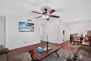 13405 Arbor Pointe Cir, Tampa, FL 33617 - Photo 5