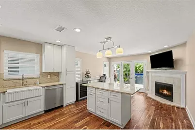 1683 Watermark Circle NE, Saint Petersburg, FL 33702 - Photo 11