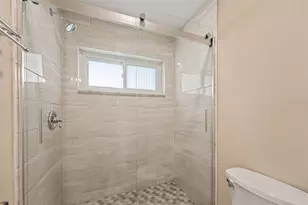 1683 Watermark Cir NE, Saint Petersburg, FL 33702 - Photo 17