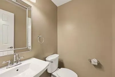 1683 Watermark Circle NE, Saint Petersburg, FL 33702 - Photo 13