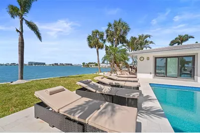 11050 7th Street E, Treasure Island, FL 33706 - Photo 15