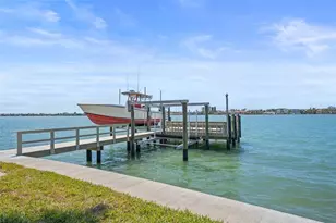 11050 7th St E, Treasure Island, FL 33706 - Photo 7