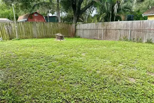 7507 Coral Vine Ln, Tampa, FL 33619 - Photo 5