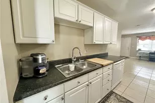 7507 Coral Vine Ln, Tampa, FL 33619 - Photo 7