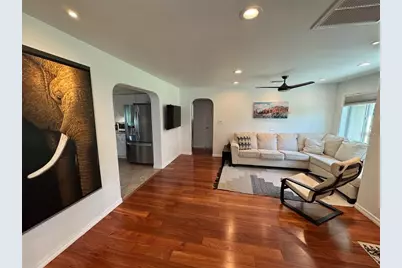 136 25th Avenue N, Saint Petersburg, FL 33704 - Photo 3