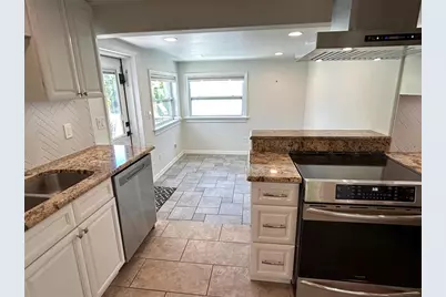 136 25th Avenue N, Saint Petersburg, FL 33704 - Photo 15
