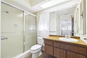 1067 44th Ave NE, Saint Petersburg, FL 33703 - Photo 15