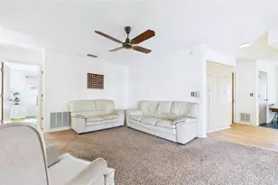 1067 44th Ave NE, Saint Petersburg, FL 33703 - Photo 9