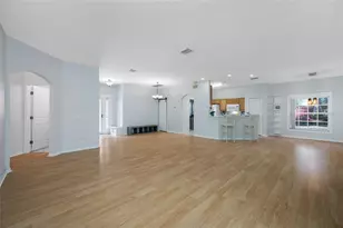 12707 Linda Dr, Tampa, FL 33612 - Photo 7