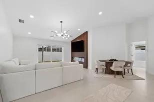 12041 68th St, Largo, FL 33773 - Photo 9