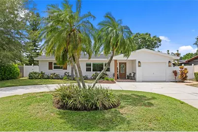 154 45th Avenue NE, Saint Petersburg, FL 33703 - Photo 1