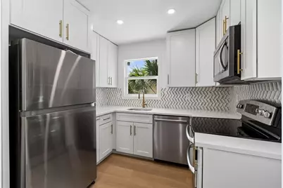 517 Hampton Avenue NE, Saint Petersburg, FL 33703 - Photo 17