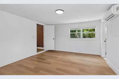 517 Hampton Avenue NE, Saint Petersburg, FL 33703 - Photo 9