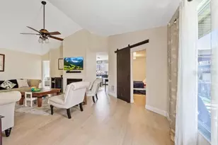 10903 Landon Ln, Tampa, FL 33635 - Photo 9