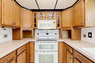 8101 113th St, Seminole, FL 33772 - Photo 11
