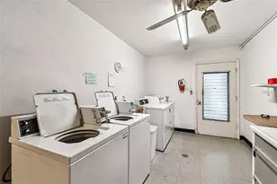 8101 113th St, Seminole, FL 33772 - Photo 37