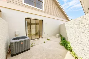 5104 Springwater Ct, Tampa, FL 33624 - Photo 9