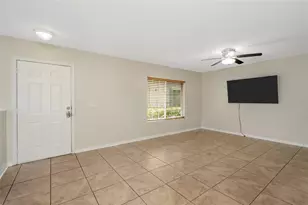 7361 E Bank Dr, Tampa, FL 33617 - Photo 3