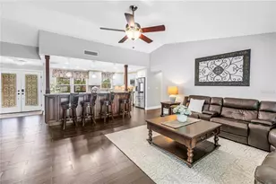 10210 95th St, Seminole, FL 33777 - Photo 9