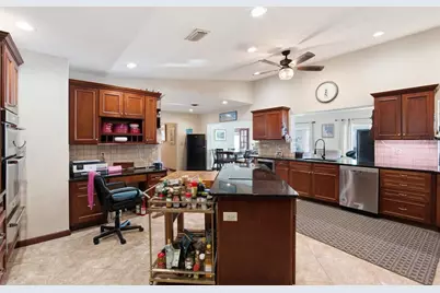 1818 Dolphin Boulevard S, Saint Petersburg, FL 33707 - Photo 11