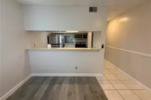 7128 Waterside Dr, Tampa, FL 33617 - Photo 3