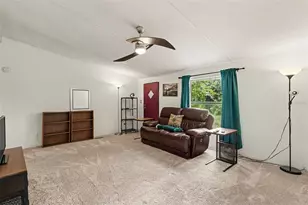 10239 Lyons Ave, Lithia, FL 33547 - Photo 11