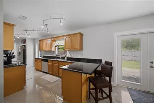 7003 Larimer Ct, Tampa, FL 33615 - Photo 9
