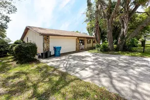 1042 Tryon Cir, Spring Hill, FL 34606 - Photo 3