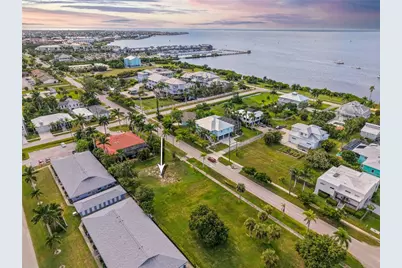 821 W Marion Avenue, Punta Gorda, FL 33950 - Photo 1