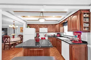 6915 Versailles N, Pinellas Park, FL 33781 - Photo 9
