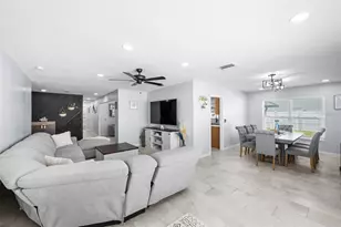 14018 Cascade Ln, Tampa, FL 33618 - Photo 9
