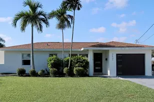 9484 Treasure Ln NE, Saint Petersburg, FL 33702 - Photo 1