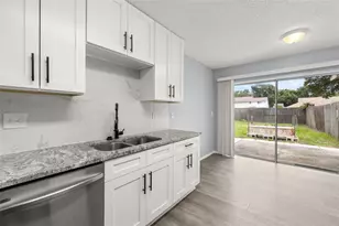 3257 Laurel Dale Dr, Tampa, FL 33618 - Photo 13