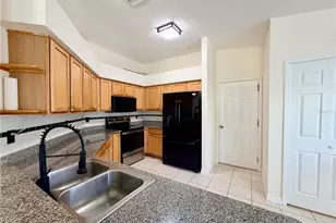 7838 Carriage Pointe Dr, Gibsonton, FL 33534 - Photo 5