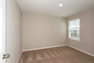 2127 Lawson Wy, Zephyrhills, FL 33541 - Photo 15