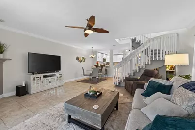 1672 Watermark Circle NE, Saint Petersburg, FL 33702 - Photo 15